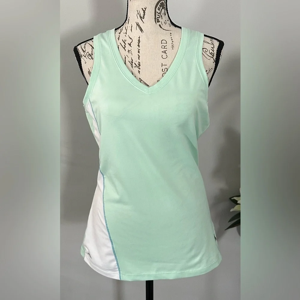 ALO Yoga Green Fitted Tank Top 💚🤍 - Picture 11 of 13